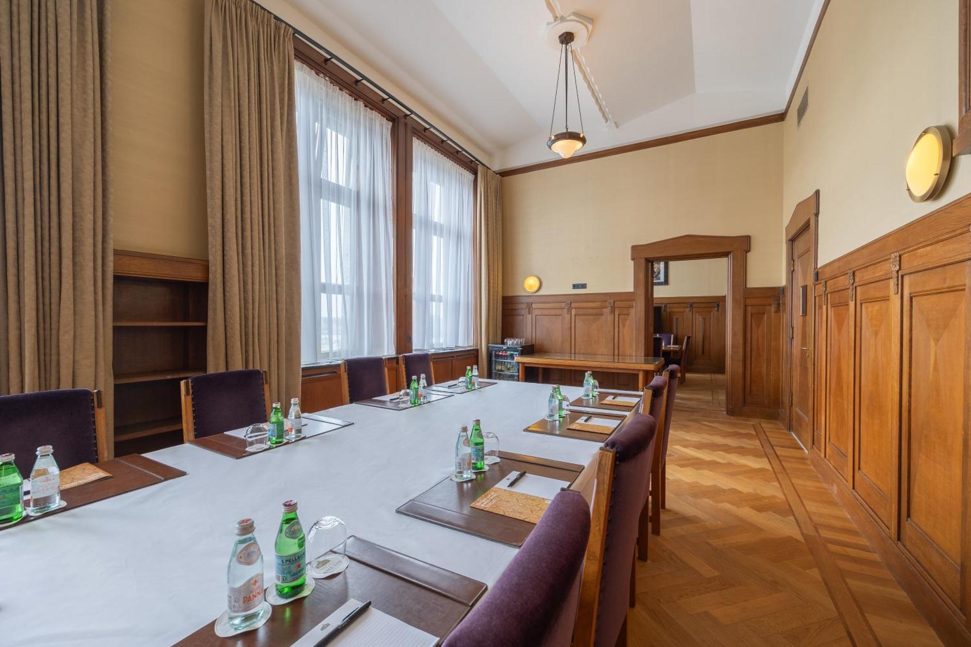 Grand Hotel Amrath Amszterdam Kültér fotó The conference room of the German Historical Society