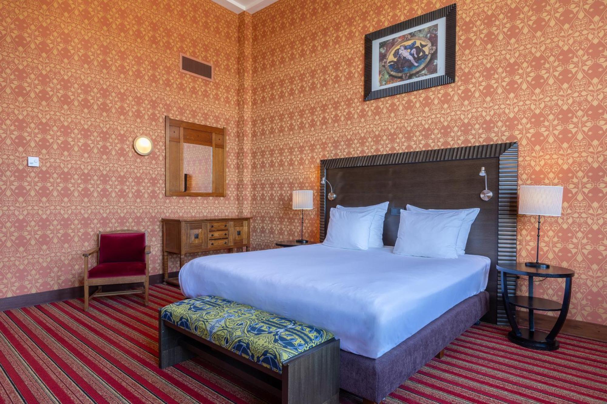 Grand Hotel Amrath Amszterdam Kültér fotó A room at the hotel